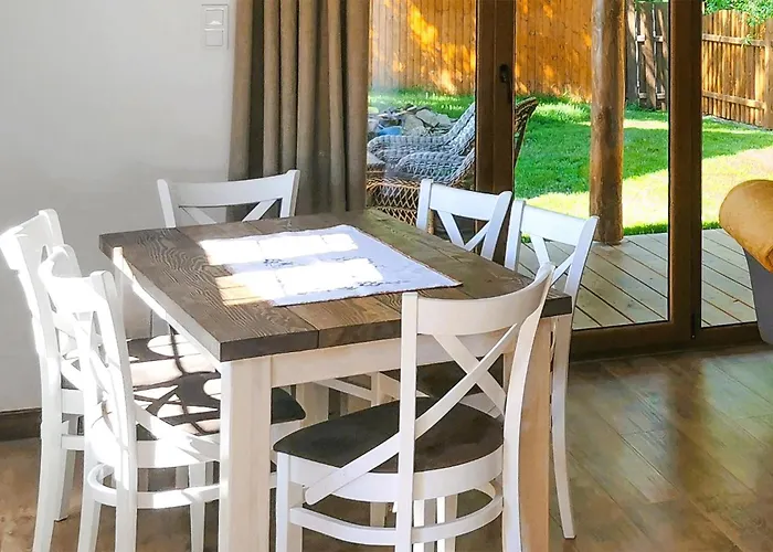 2 Bedroom Awesome In Semesterbostad